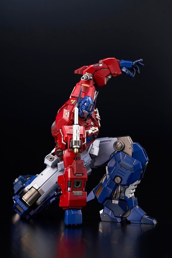 Flame Toys Kuro Kara Kuri Optimus Prime Promo Gallery 10 (10 of 21)